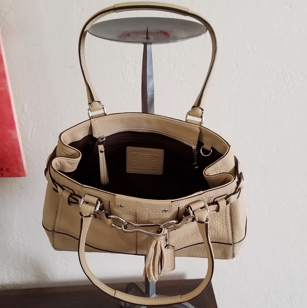 Authentic Coach handbag - Picture 6 of 7